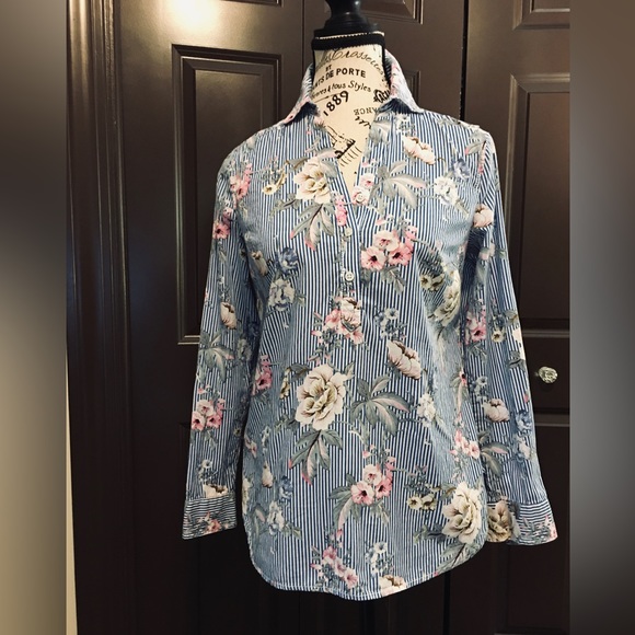 Talbots blouse, blue pink and white floral pattern over stripes. Petit 4 - Picture 1 of 3